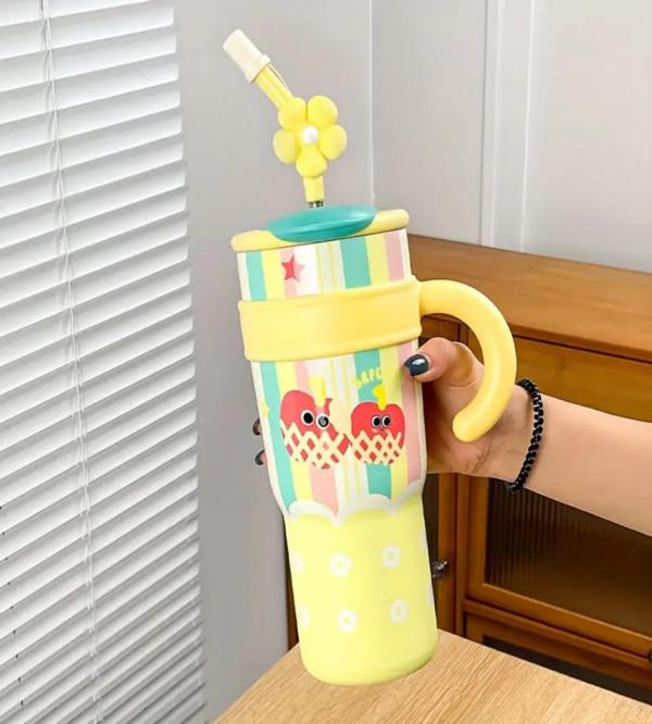Kawaii Yellow Apple Insulated Tumbler with Handle, Straw & Flower Stopper – 1200ml Stainless Steel Double-Wall Bottle (OS-8430)