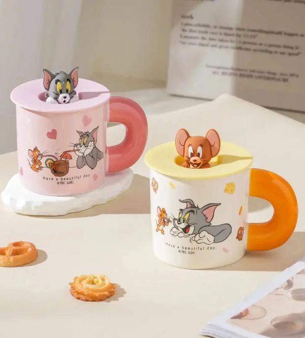 Tom and Jerry Cartoon Ceramic Mug with Silicon Lid – Premium Quality Fan Merchandise (WL222C)